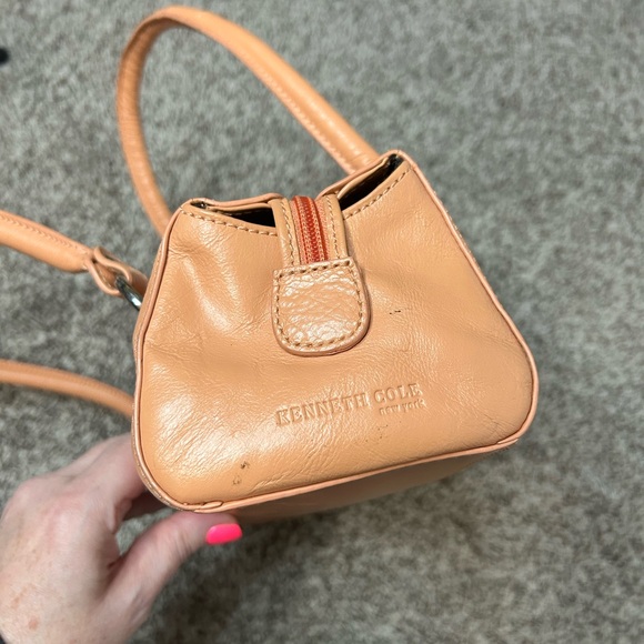 Kenneth Cole New York Leather Shoulder Bag - Picture 9 of 10